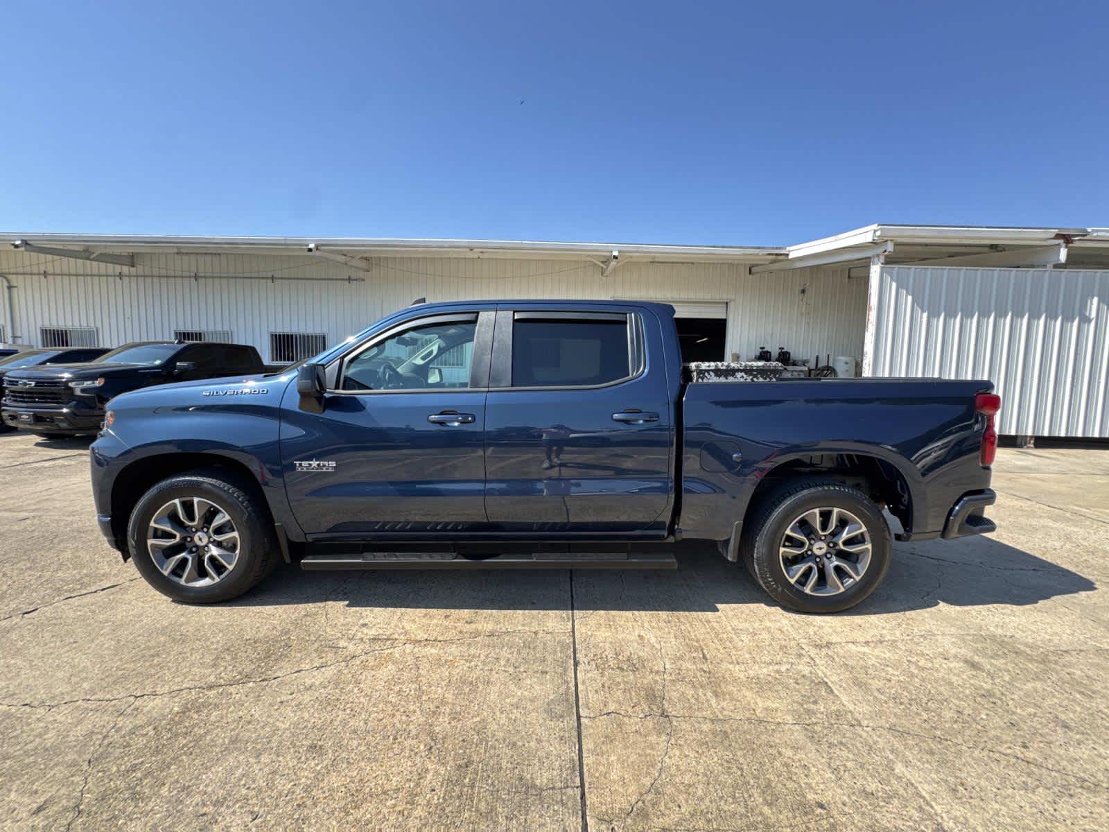 2021 Chevrolet Silverado RST photo 14