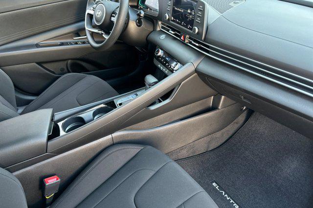2025 Hyundai Elantra Hybrid Blue photo 15