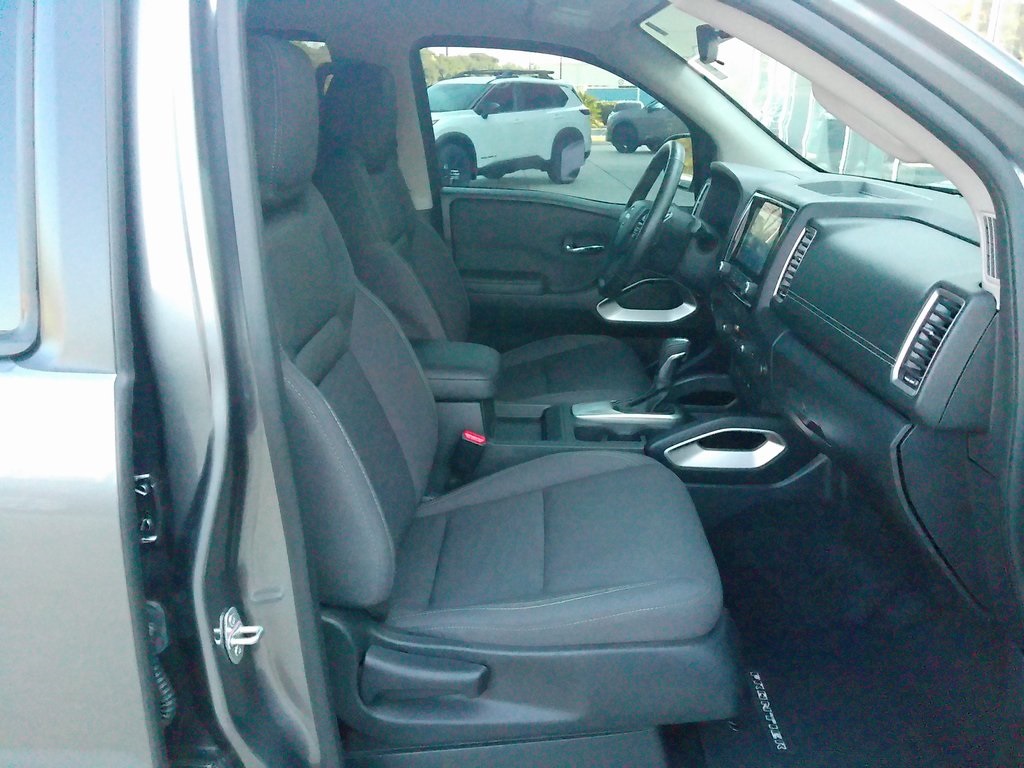 2024 Nissan Frontier SV photo 11