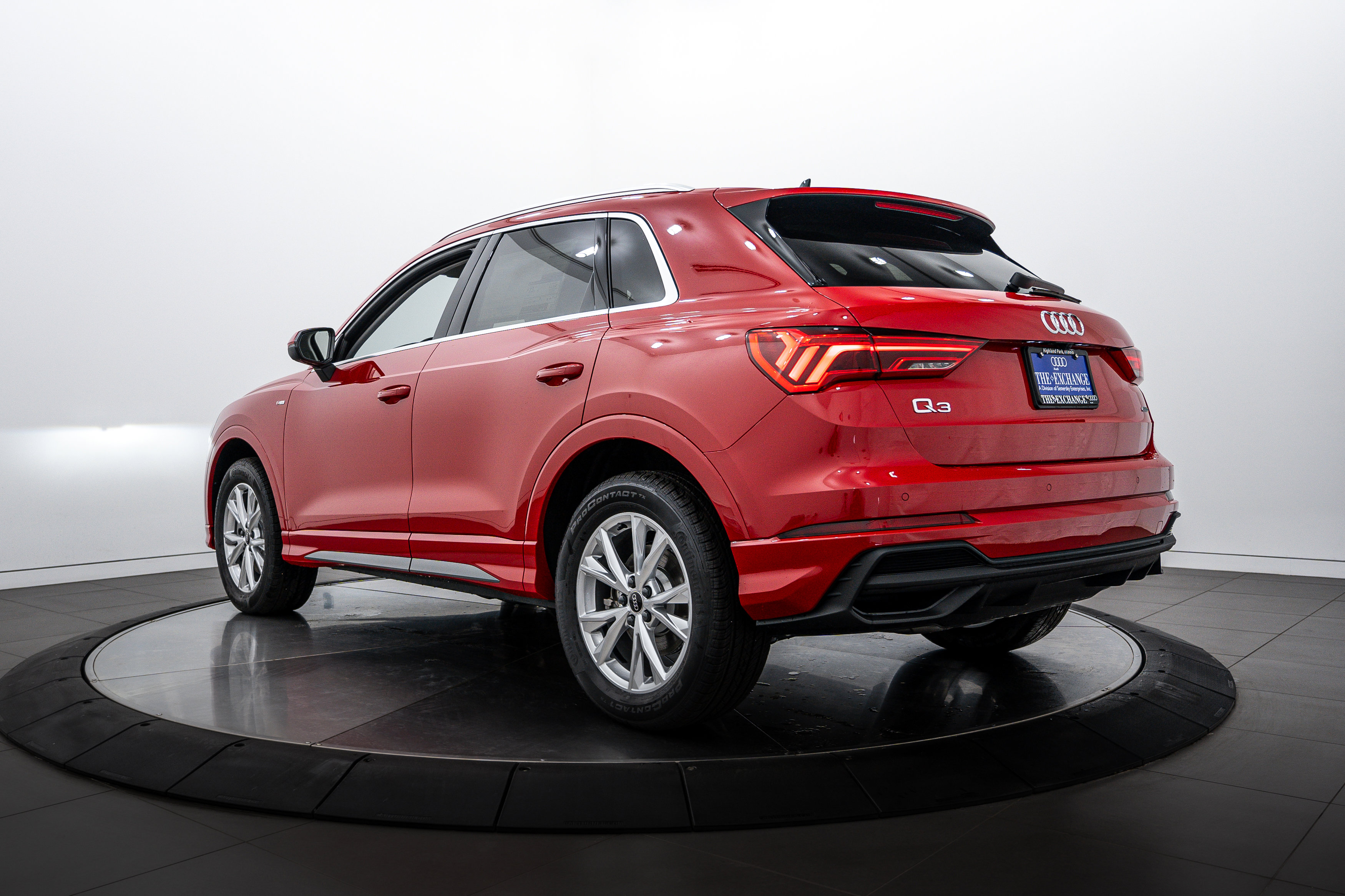2025 Audi Q3 S line Premium Plus photo 4