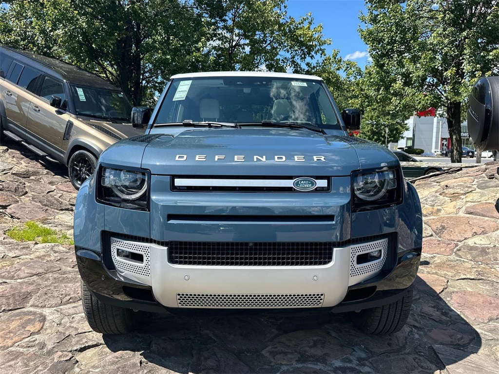 2025 Land Rover Defender 110 S photo 11