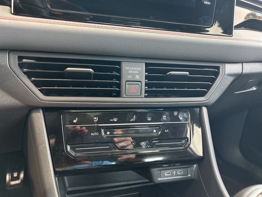 2025 Volkswagen Jetta GLI 2.0T Autobahn photo 27