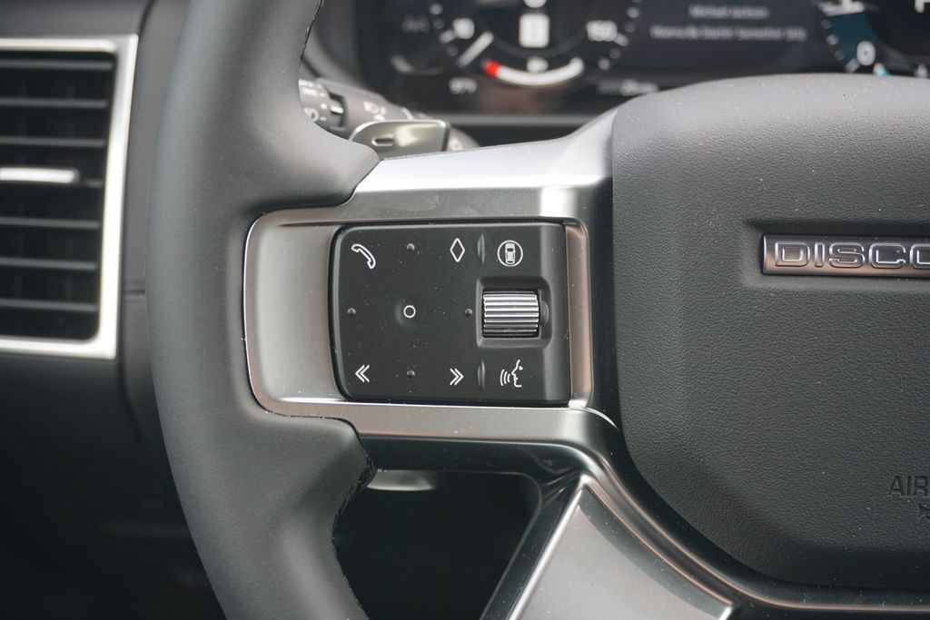 2025 Land Rover Discovery S photo 12