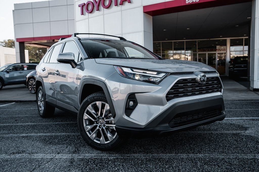 2025 Toyota RAV4 XLE Premium's photo