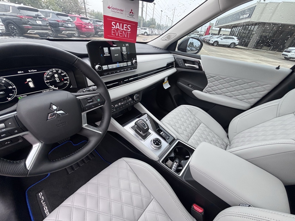 2024 Mitsubishi Outlander PHEV Platinum photo 10
