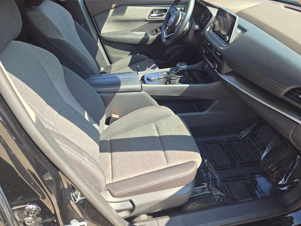 2023 Nissan Rogue SV photo 5