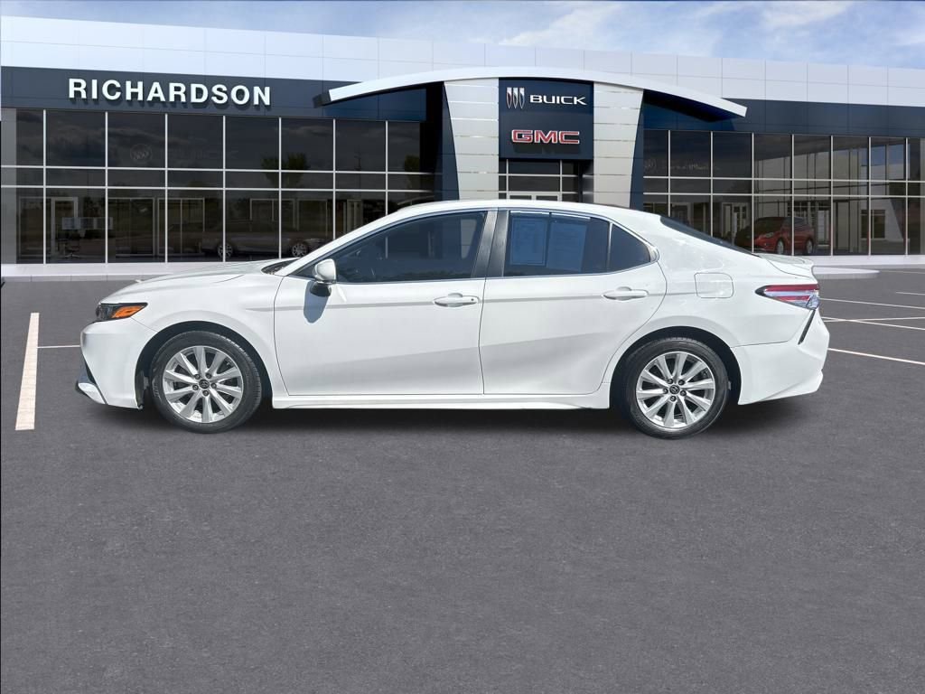 2020 Toyota Camry SE photo 2
