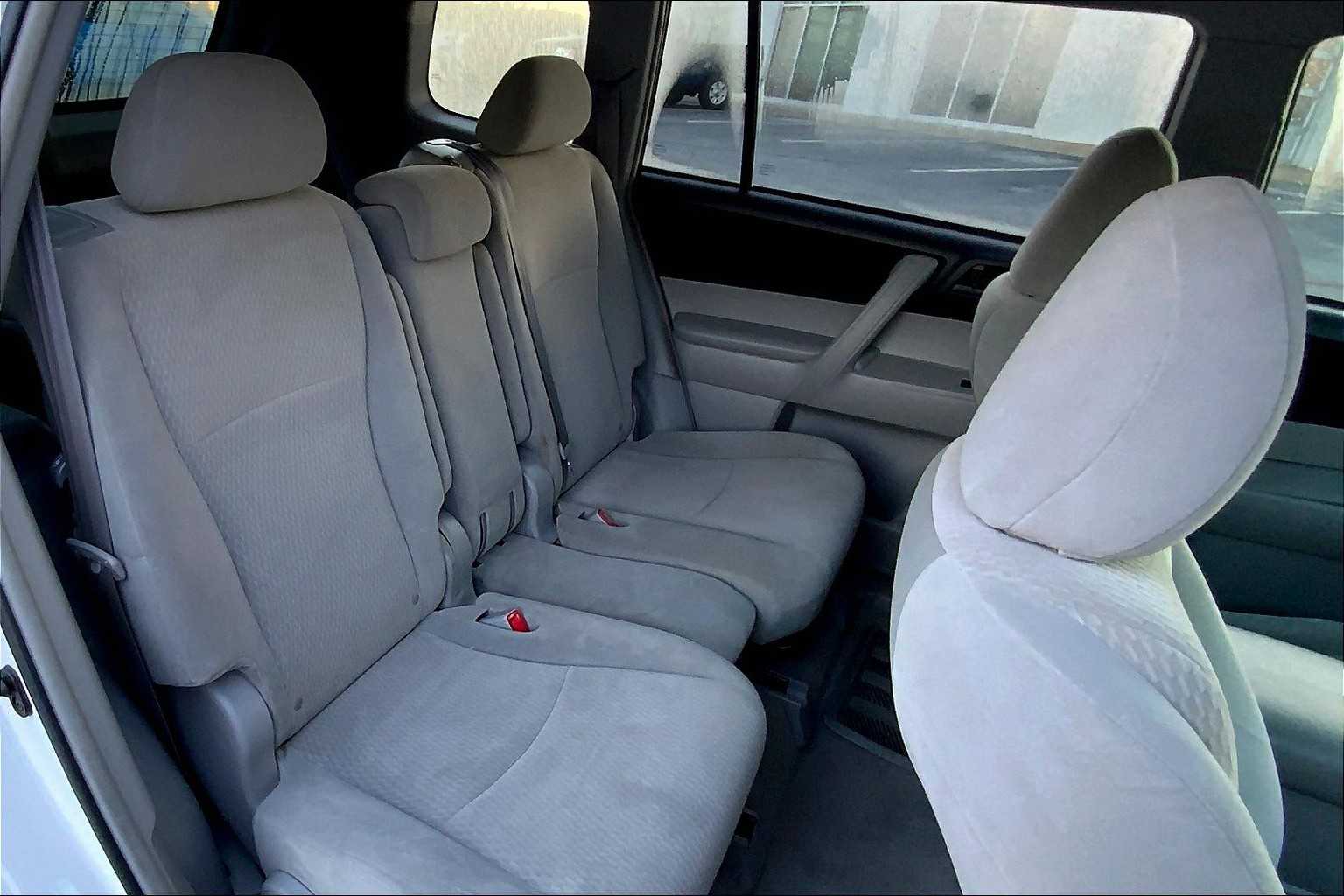 2010 Toyota Highlander Base photo 15