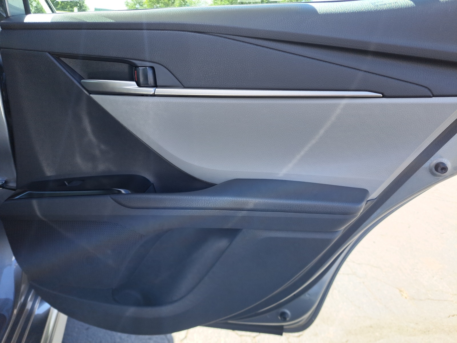 2025 Toyota Camry SE photo 19