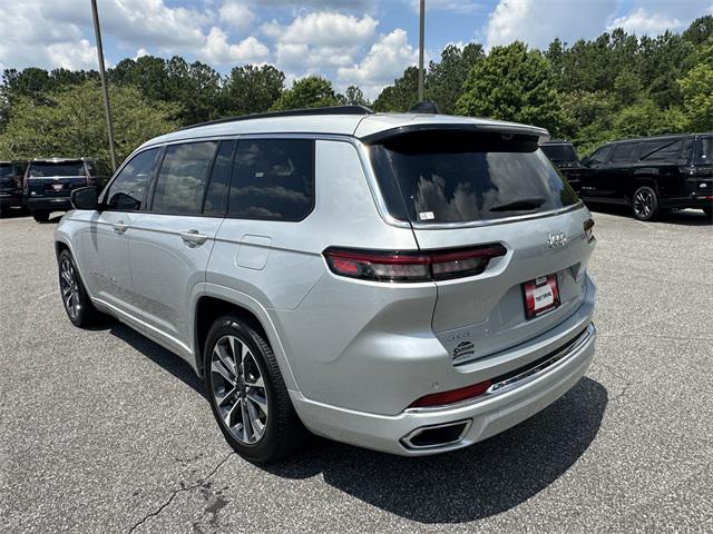 2024 Jeep Grand Cherokee Overland photo 2