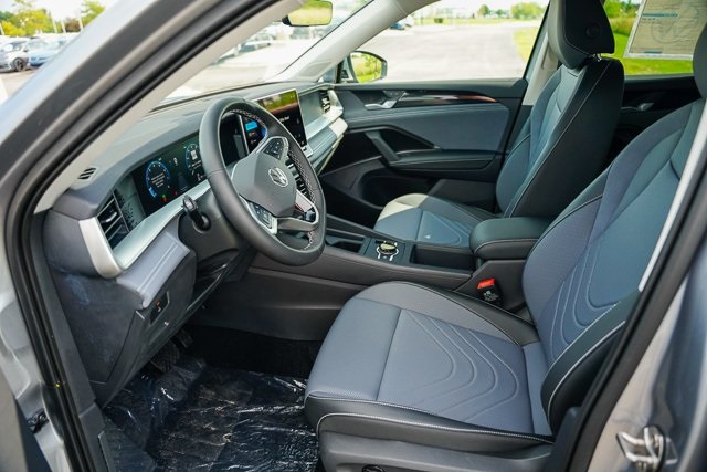 2025 Volkswagen Tiguan SE photo 8
