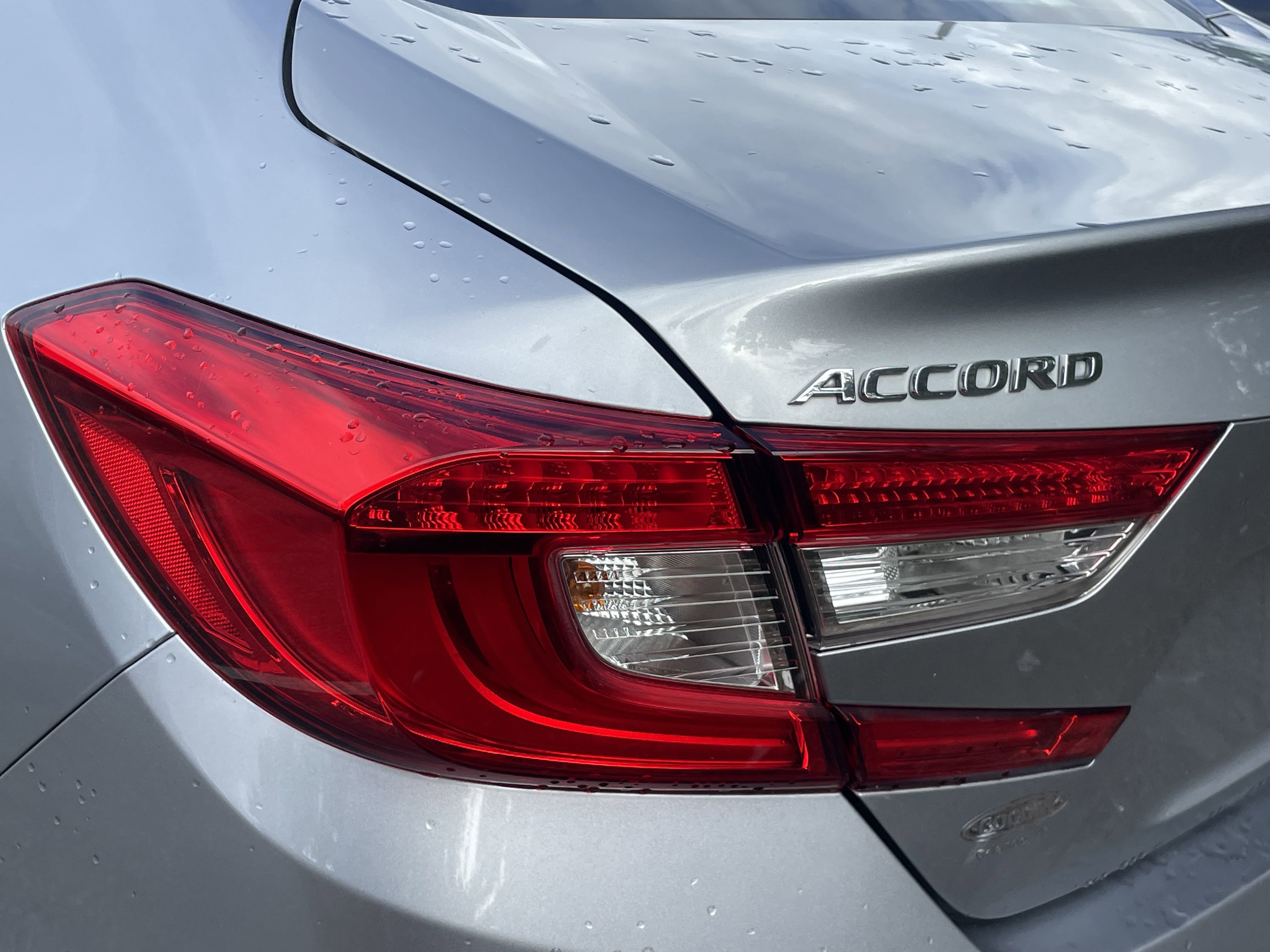 2018 Honda Accord LX 1.5T photo 3