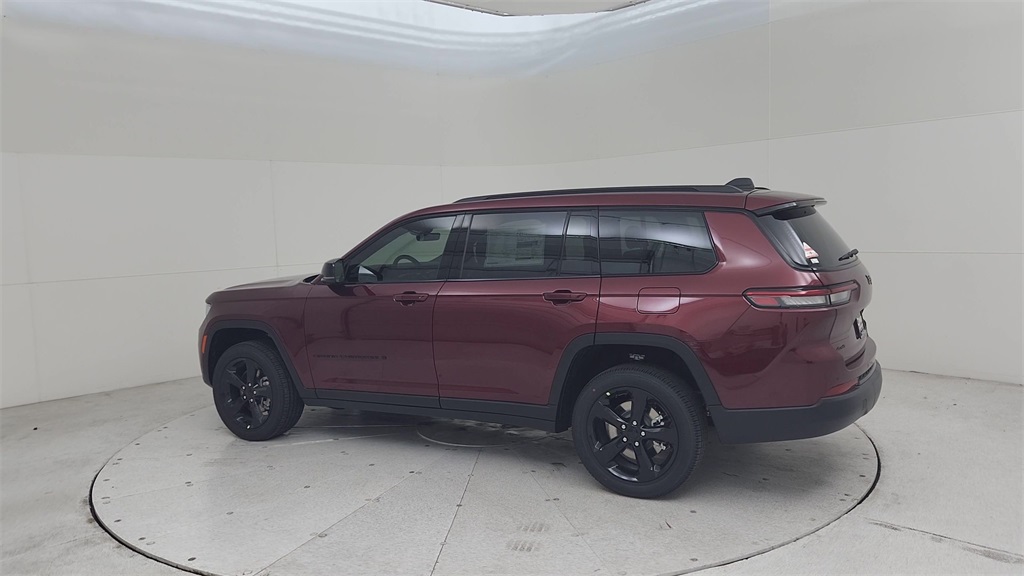 2025 Jeep Grand Cherokee Laredo Altitude X photo 10