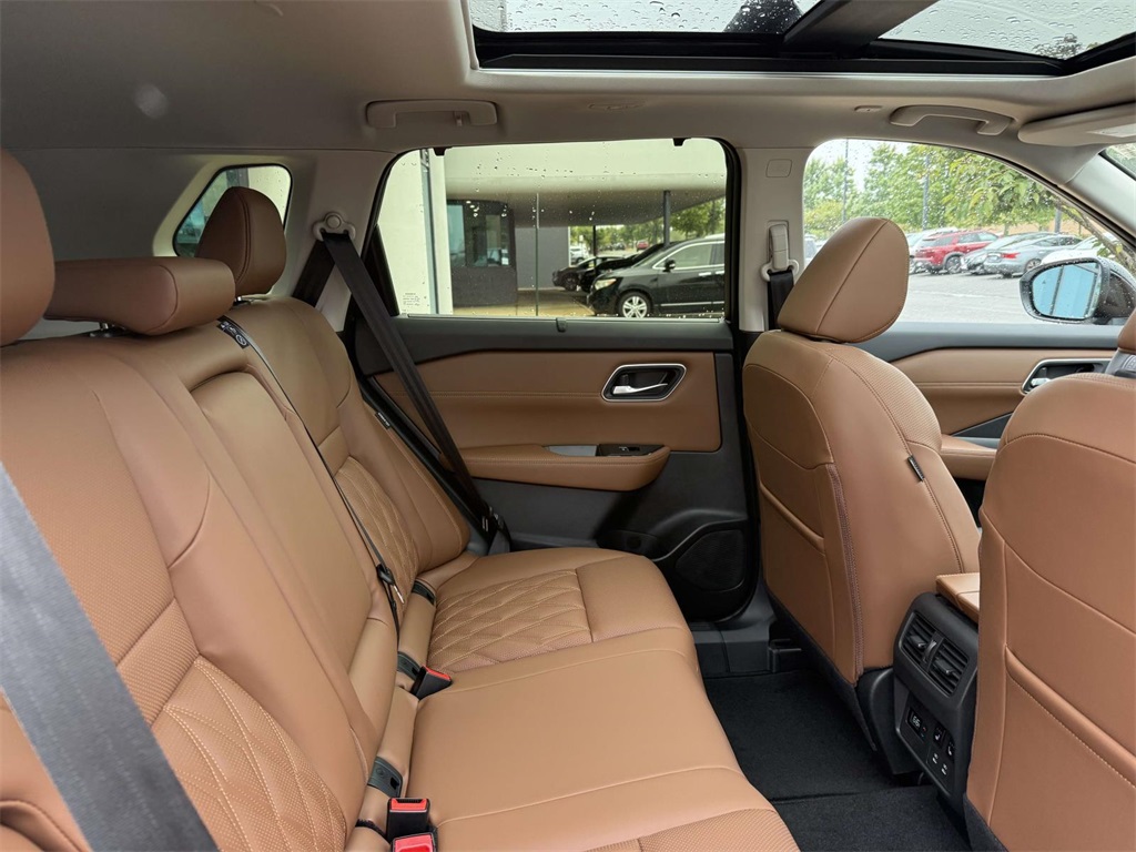 2026 Nissan Rogue Platinum photo 13