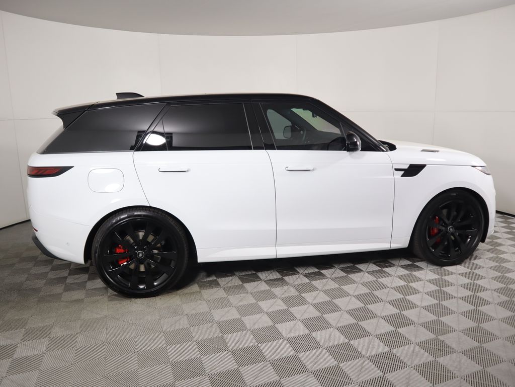 2025 Land Rover Range Rover Sport SE photo 4