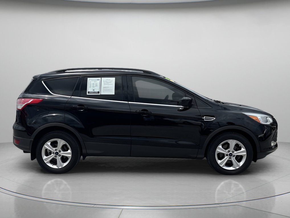 2016 Ford Escape SE Sport photo 2