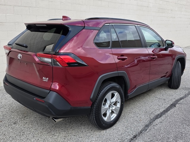 2021 Toyota RAV4 XLE photo 4