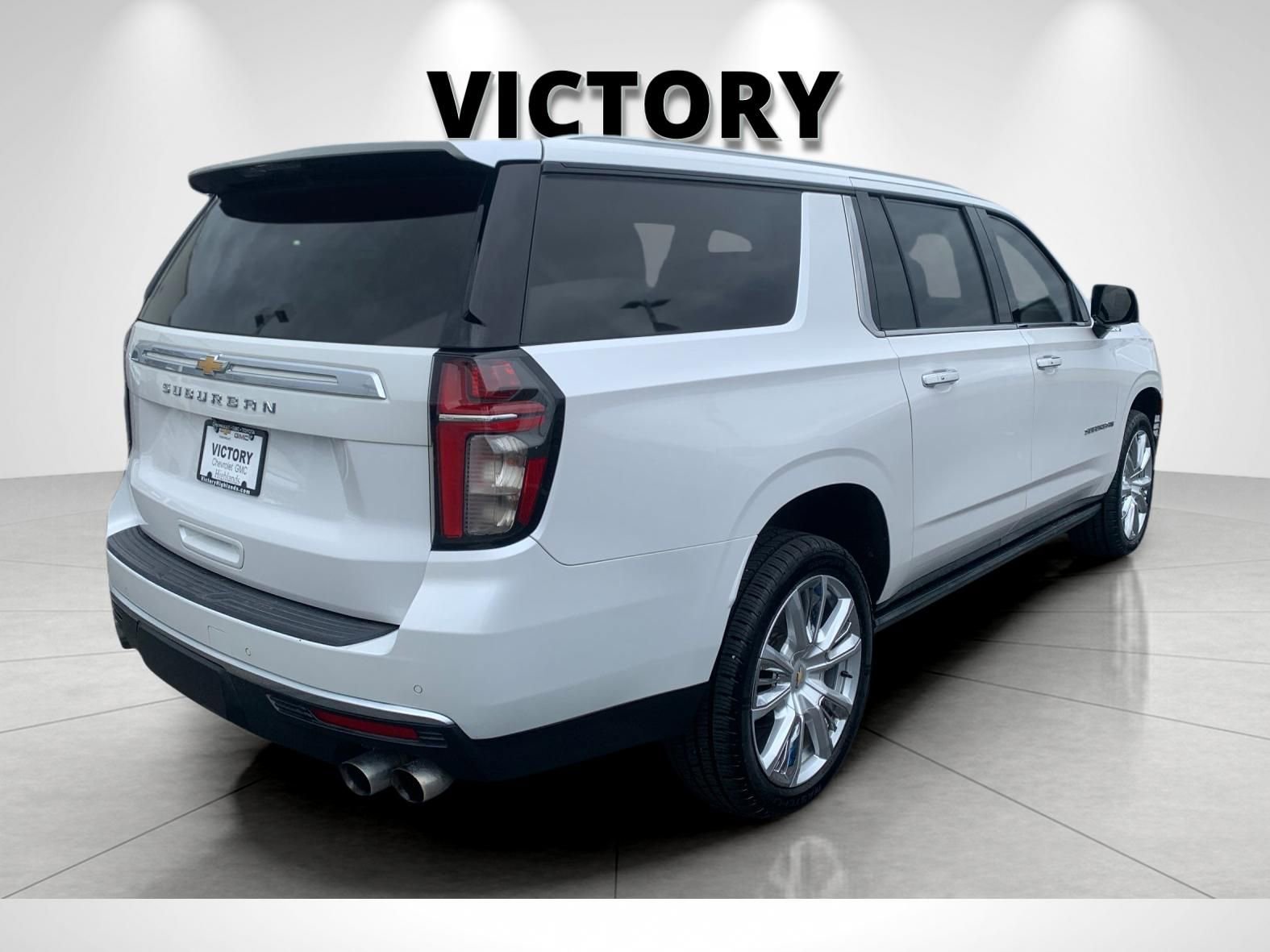 2021 Chevrolet Suburban High Country photo 3