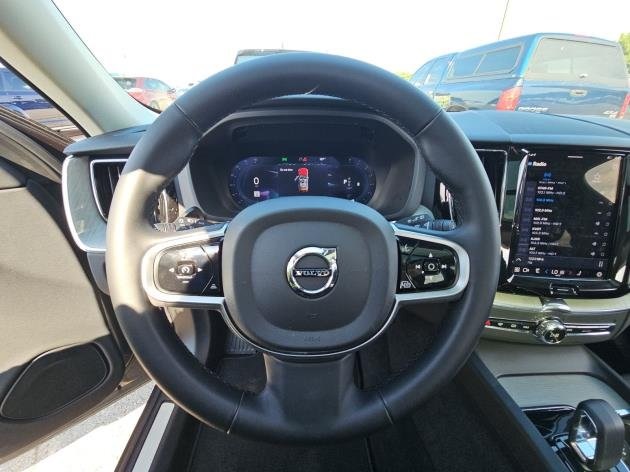 2025 Volvo XC60 B5 Plus photo 5