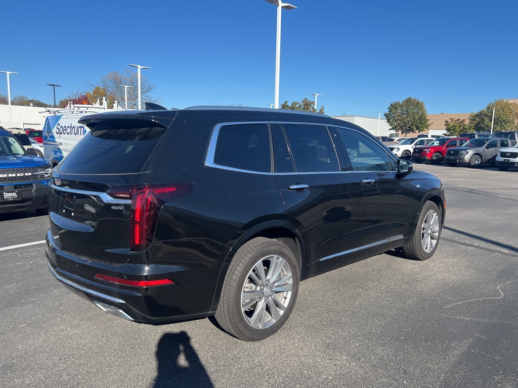 2025 Cadillac XT6 Premium Luxury photo 4