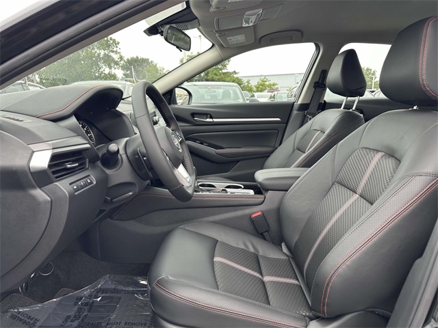 2025 Nissan Altima SR photo 16