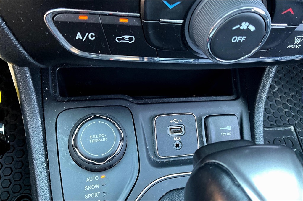 2022 Jeep Cherokee X photo 13