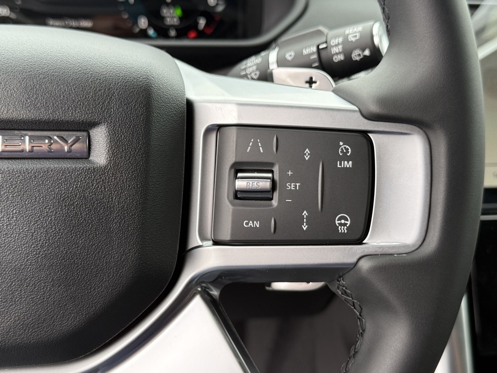 2025 Land Rover Discovery SE photo 17