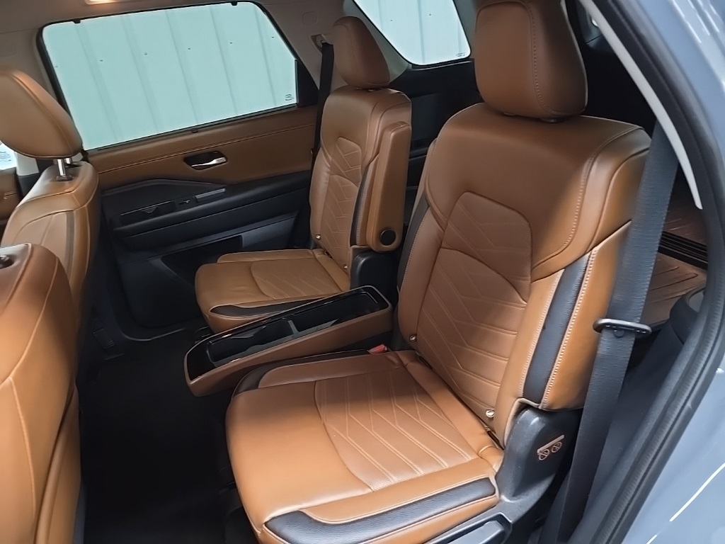 2023 Nissan Pathfinder Platinum photo 31