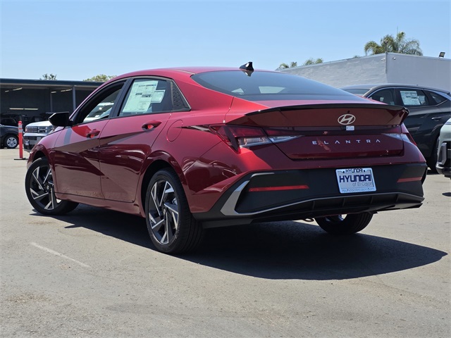 2025 Hyundai Elantra SEL Sport photo 4