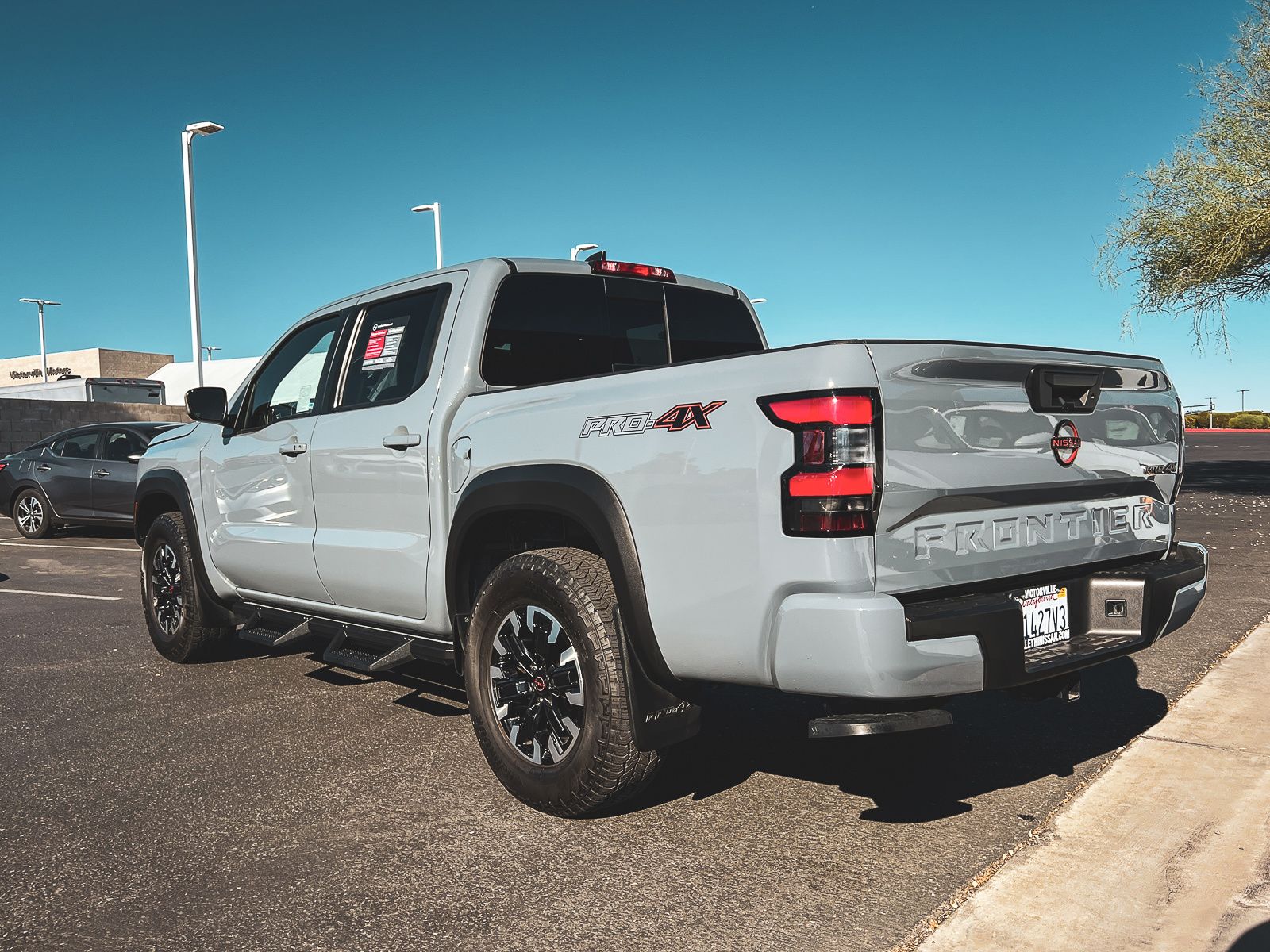 2023 Nissan Frontier PRO-4X photo 3
