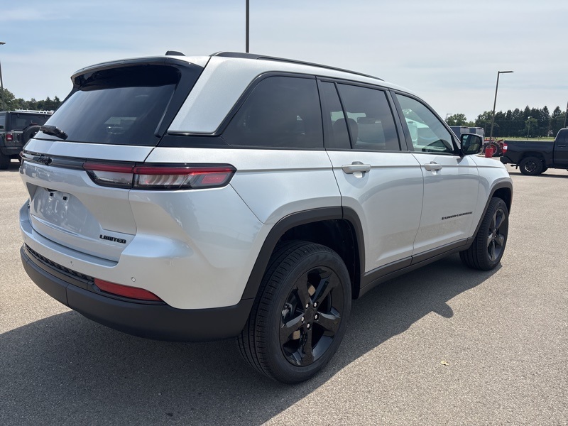 2025 Jeep Grand Cherokee Limited photo 2