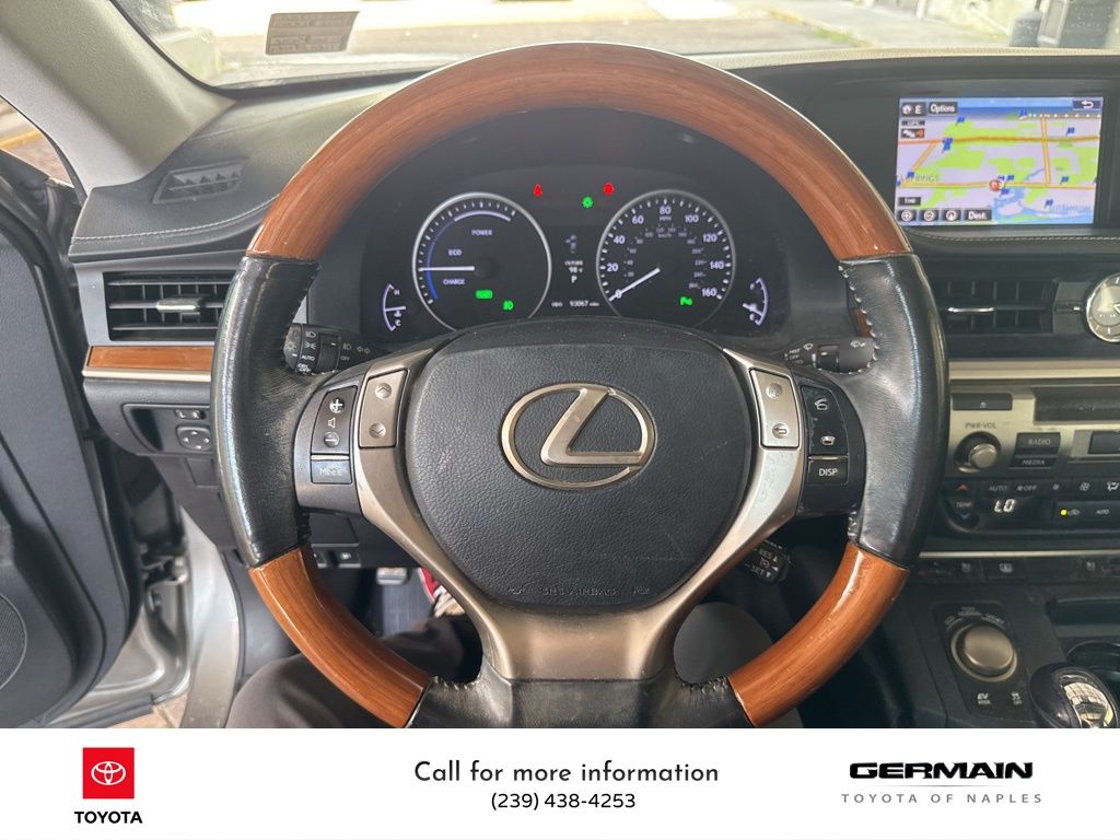 2015 Lexus ES 300h photo 15