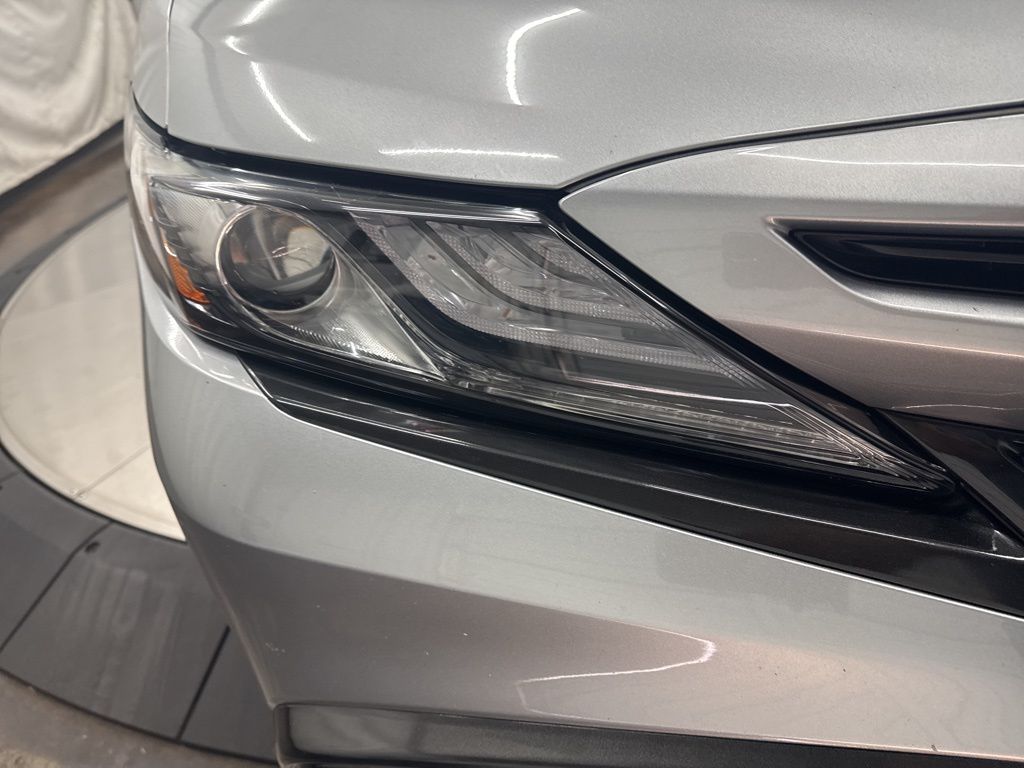 2022 Toyota Camry Hybrid XSE photo 5