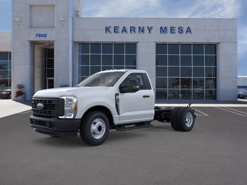 2025 Ford F-350 Super Duty Chassis Cab XL's photo