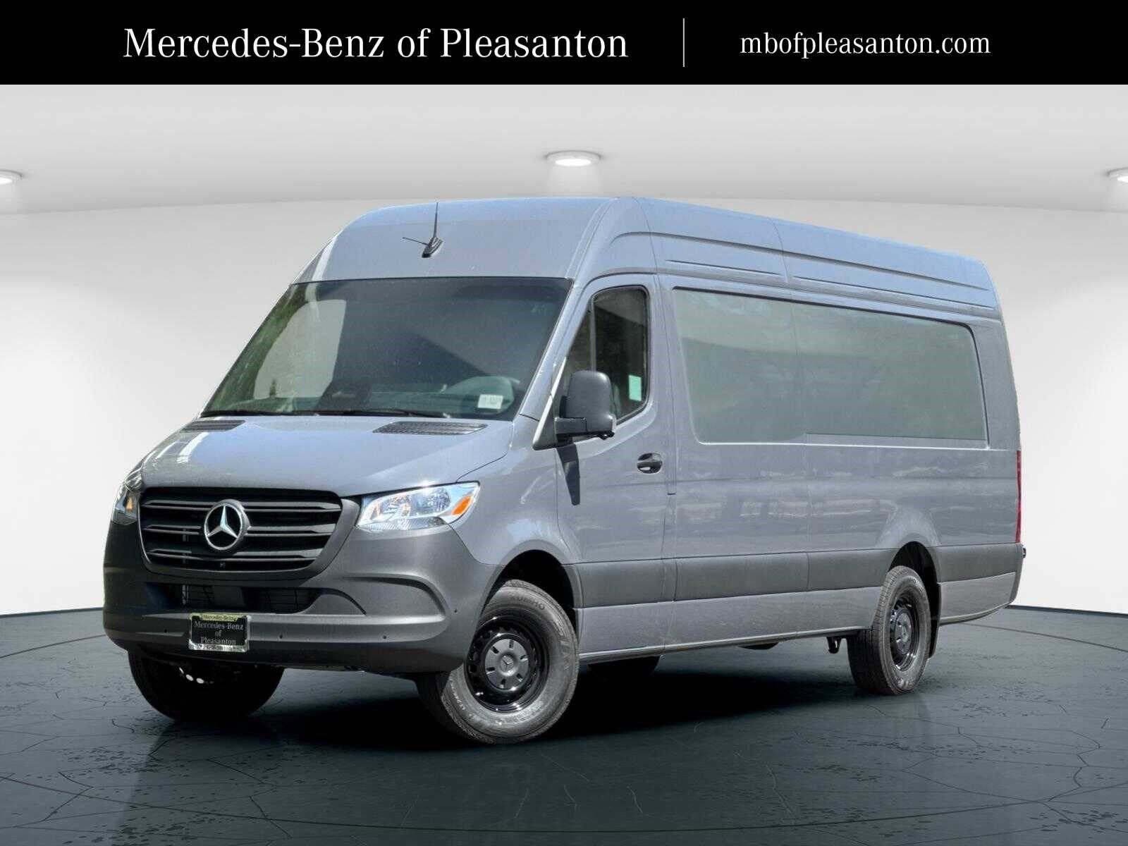 2025 Mercedes-Benz Sprinter Cargo Van Base's photo