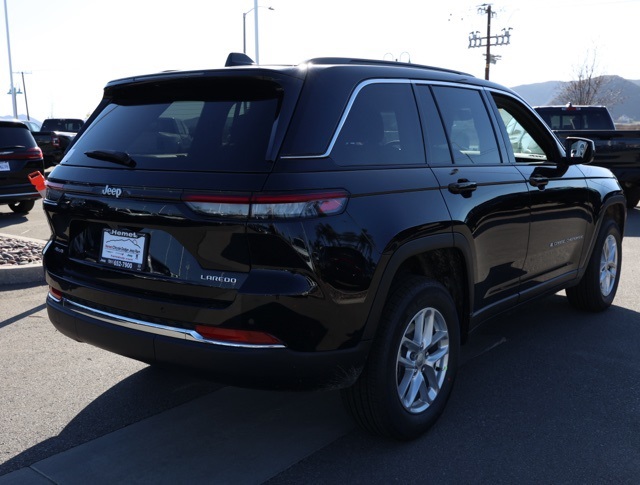 2025 Jeep Grand Cherokee Laredo X photo 3