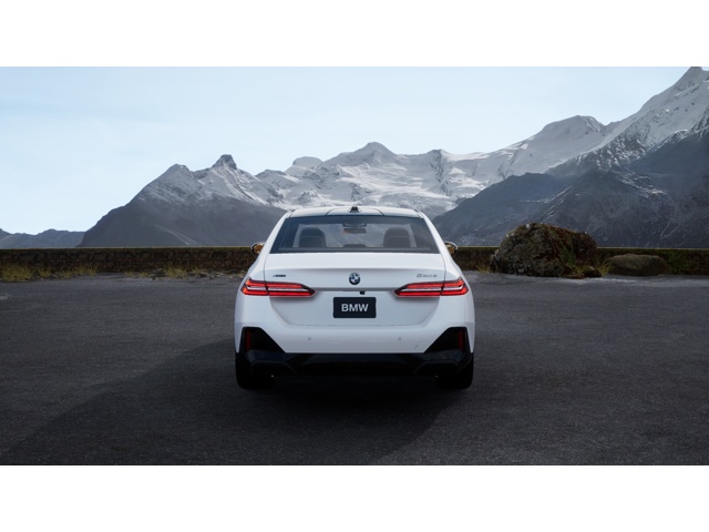 2026 Bmw 550e xDrive photo 5