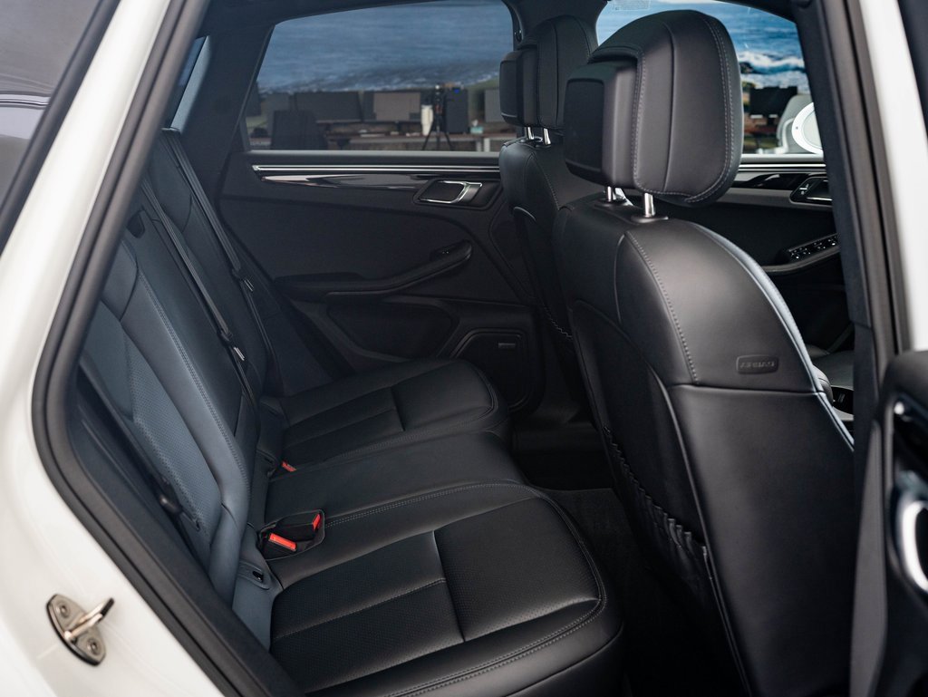 2024 Porsche Macan T photo 33
