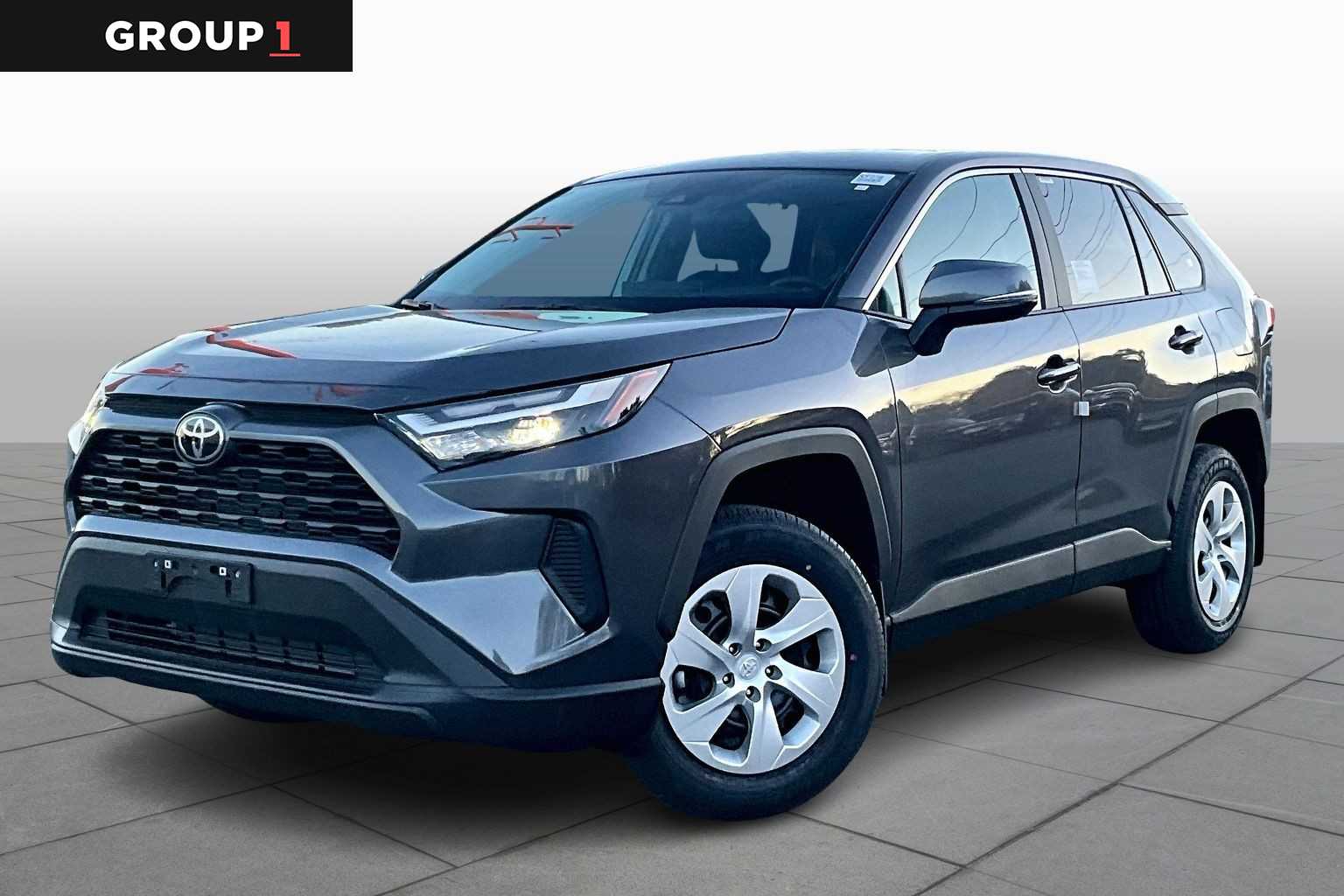2025 Toyota RAV4 LE's photo