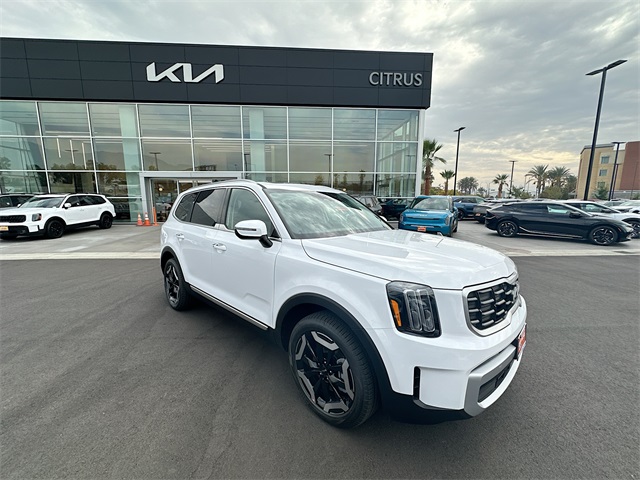 2025 Kia Telluride S's photo