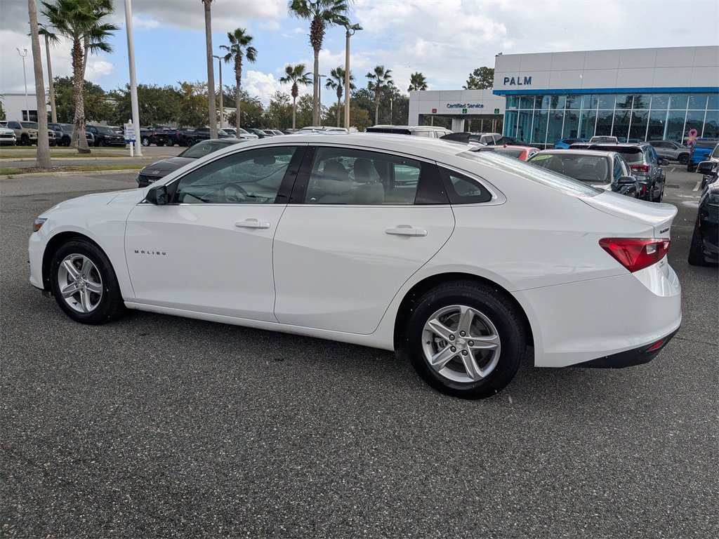 2022 Chevrolet Malibu LS photo 4