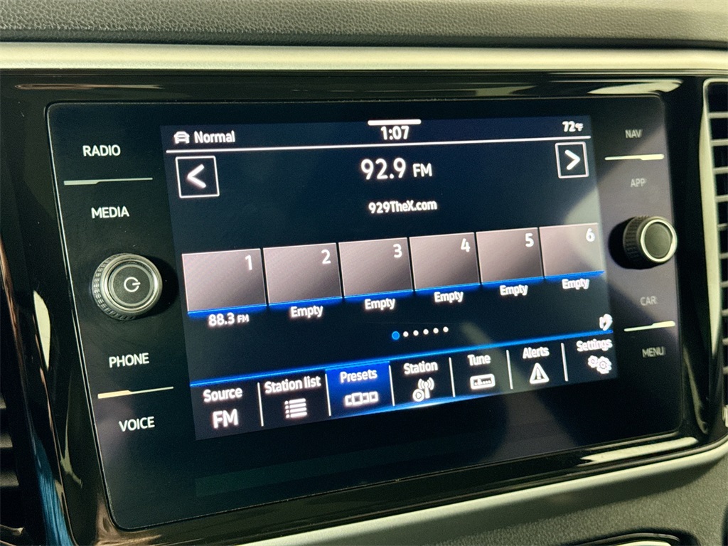 2022 Volkswagen Atlas Cross Sport V6 SEL R-Line photo 18
