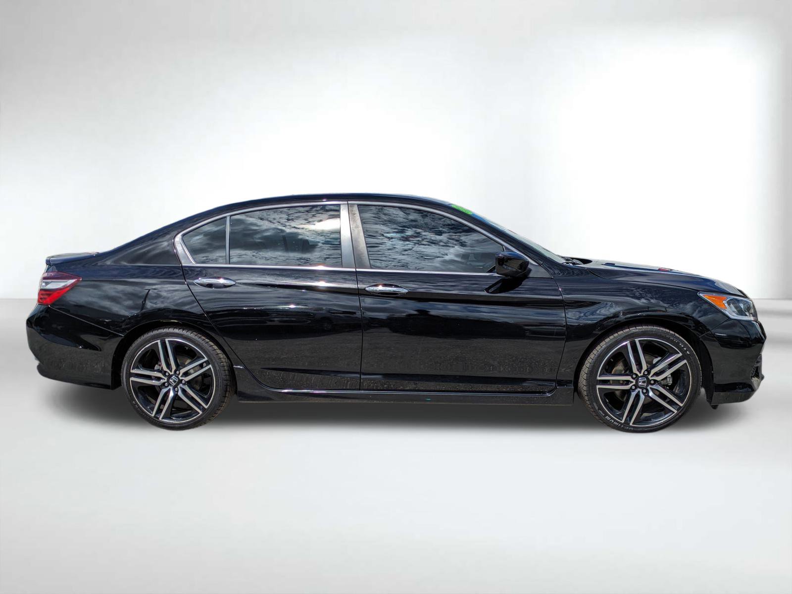 2017 Honda Accord Sport photo 3