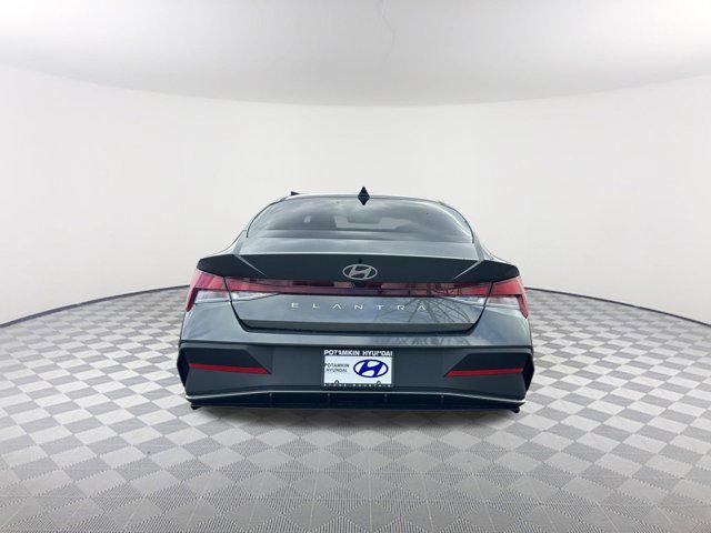 2025 Hyundai Elantra SE photo 6