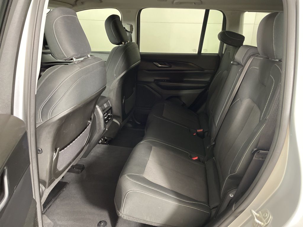 2023 Jeep Grand Cherokee Laredo photo 33