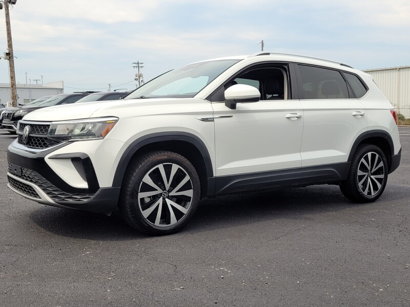 2023 Volkswagen Taos SE photo 7