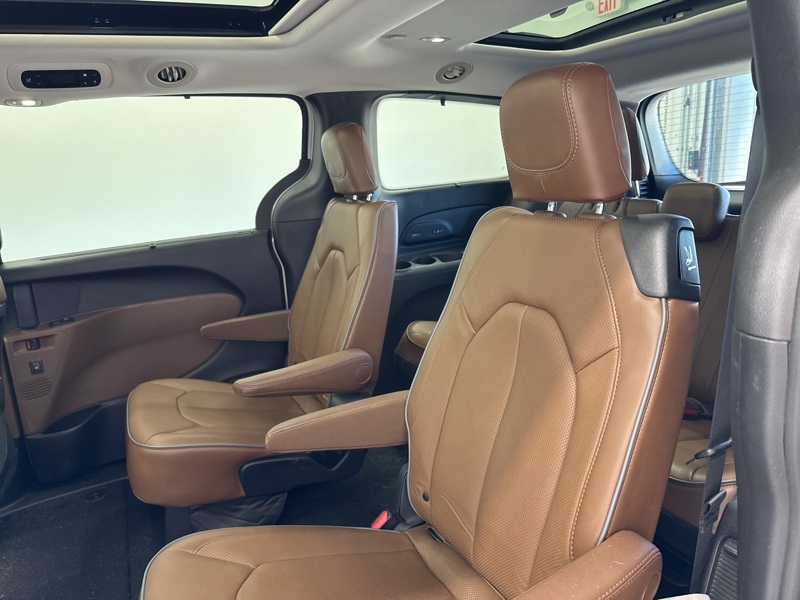 2019 Chrysler Pacifica Limited photo 18