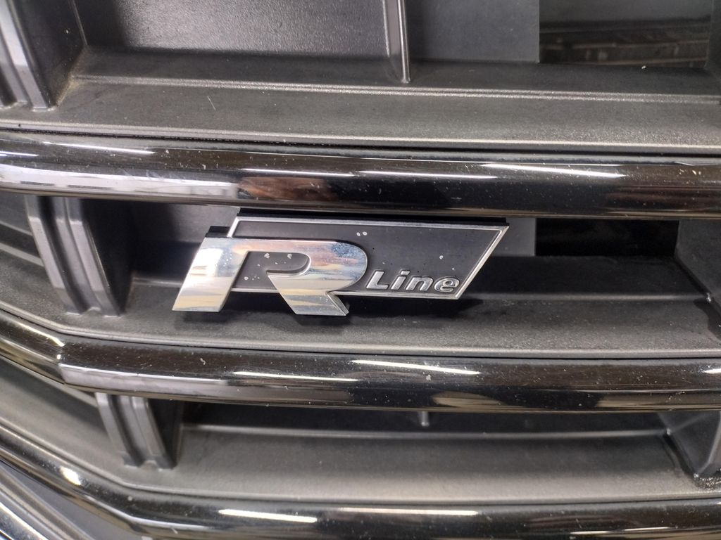 2021 Volkswagen Jetta R-Line photo 3