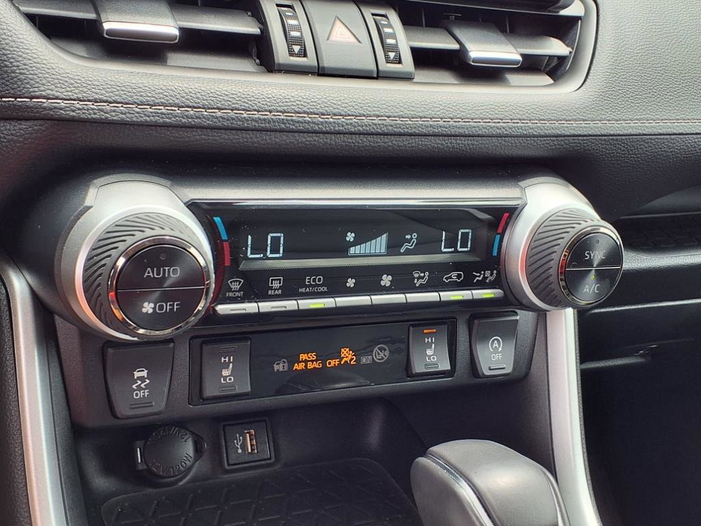 2023 Toyota RAV4 XLE Premium photo 4