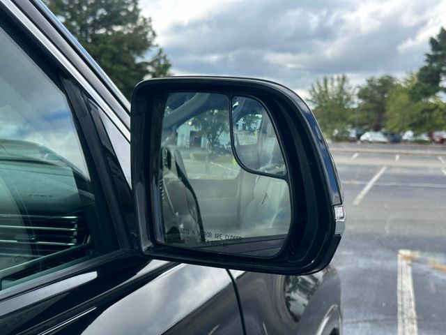2024 Jeep Wagoneer L Series III photo 10